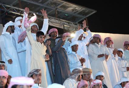 العامري يزيد من حماس الجمهور والأطفال في "الميدان"